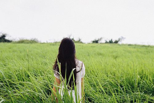 适合女生精致的说说 我允许你走进我的世界，但不允许你走来走