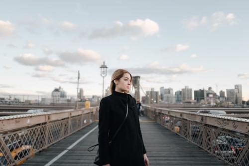 女生没有安全感的说说简短 女人想要的安全感句子