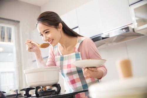 自己做饭的搞笑说说 调侃自己做饭的句子