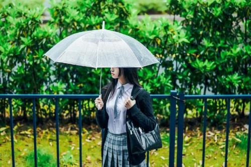 雨天幽默的正能量句子 雨天幽默的正能量短句子